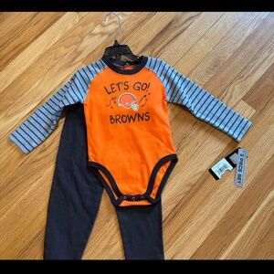 NWT: Browns Football Outfit (24 Months)
